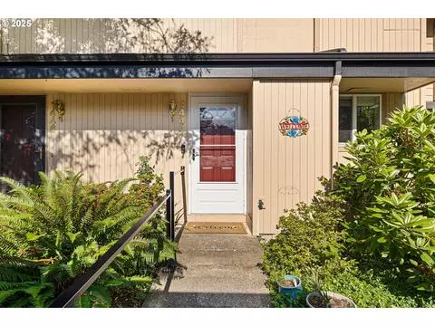 1444 Fetters Loop, Eugene, OR 97402