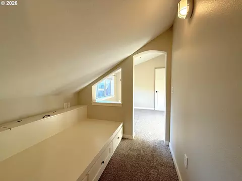 Entry Way - 1145 W 28th Ave, Eugene, OR 97405 photo 6 of 7