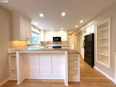 Kitchen - 1145 W 28th Ave, Eugene, OR 97405 photo 3 of 7