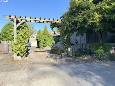 Exterior - 1145 W 28th Ave, Eugene, OR 97405 photo 6 of 7