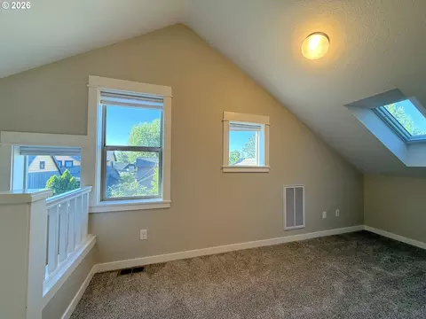Bedroom - 1145 W 28th Ave, Eugene, OR 97405 photo 4 of 9