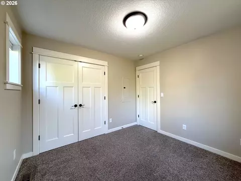 Bedroom - 1145 W 28th Ave, Eugene, OR 97405 photo 2 of 9