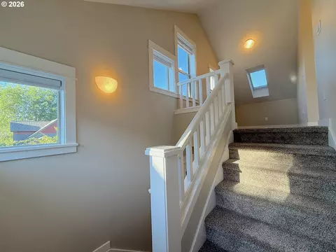 Entry Way - 1145 W 28th Ave, Eugene, OR 97405 photo 4 of 7