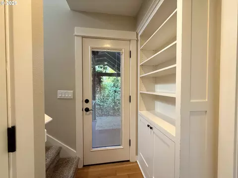 Entry Way - 1145 W 28th Ave, Eugene, OR 97405 photo 3 of 7