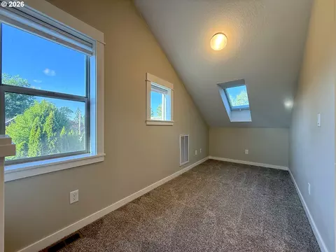 Bedroom - 1145 W 28th Ave, Eugene, OR 97405 photo 3 of 9