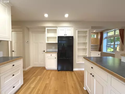 Kitchen - 1145 W 28th Ave, Eugene, OR 97405 photo 7 of 7