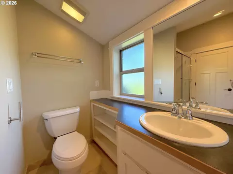 Bath - 1145 W 28th Ave, Eugene, OR 97405 photo 5 of 5
