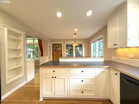 Kitchen - 1145 W 28th Ave, Eugene, OR 97405 photo 6 of 7