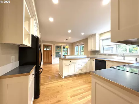Kitchen - 1145 W 28th Ave, Eugene, OR 97405 photo 1 of 7