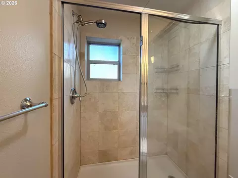 Bath - 1145 W 28th Ave, Eugene, OR 97405 photo 2 of 5