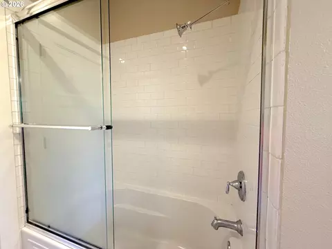 Bath - 1145 W 28th Ave, Eugene, OR 97405 photo 3 of 5
