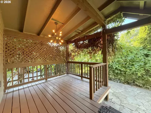 Exterior - 1145 W 28th Ave, Eugene, OR 97405 photo 4 of 7