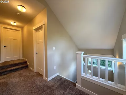 Entry Way - 1145 W 28th Ave, Eugene, OR 97405 photo 5 of 7
