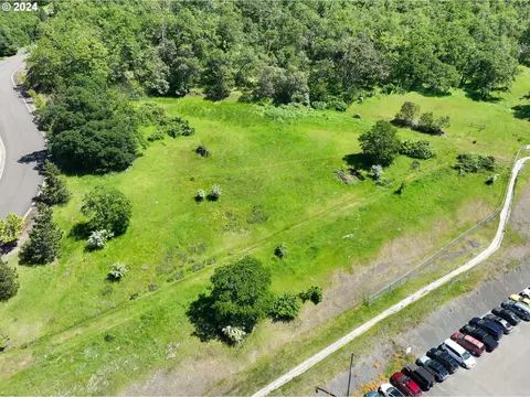 0 NE Kenneth Ford Dr, Roseburg, OR 97470