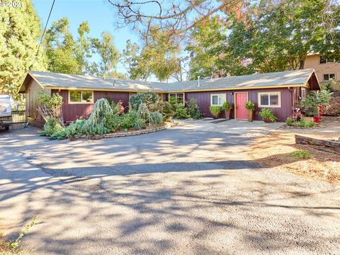 1055 E Main St, Silverton, OR 97381 photo 1