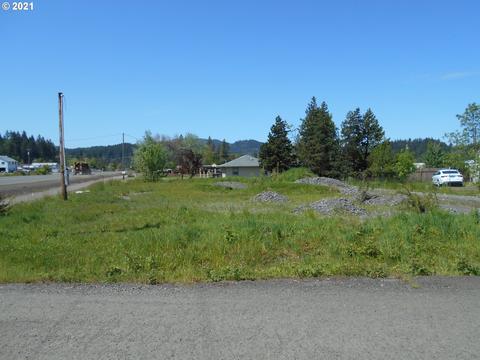 103 Walnut St, Glide, OR 97443 photo 1