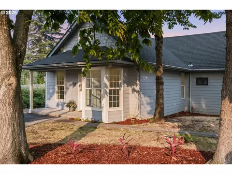 146 D St, Woodburn, OR 97071