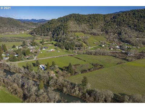 563 Glenbrook Loop Rd, Riddle, OR 97469 photo 1