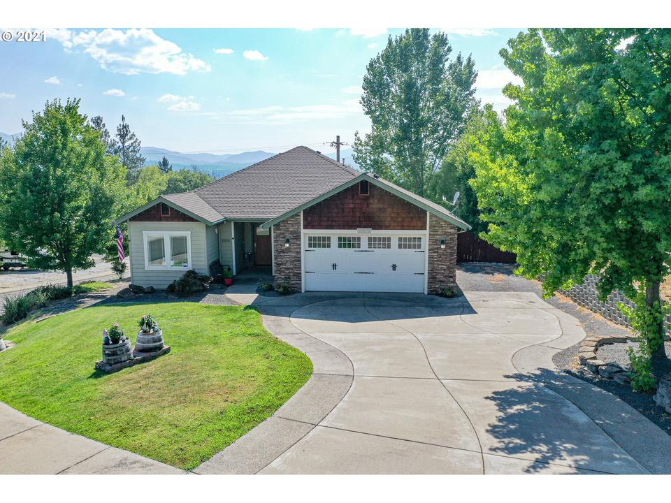 1500 NE R J Dr, Grants Pass, OR 97526 1 photo MLS 21504083 Movoto