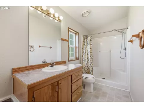 Bath - 1699 N Terry St #281, Eugene, OR 97402 photo 3 of 3