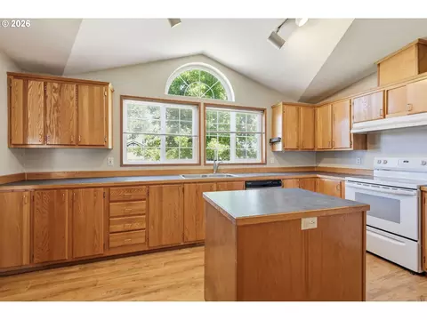 Kitchen - 1699 N Terry St #281, Eugene, OR 97402 photo 4 of 5