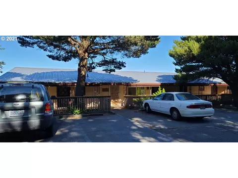 29696 Shore Pine Ln, Gold Beach, OR 97444