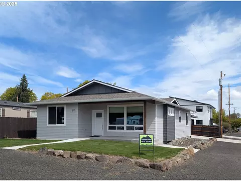 210 NW Johnston St, Dufur, OR 97021