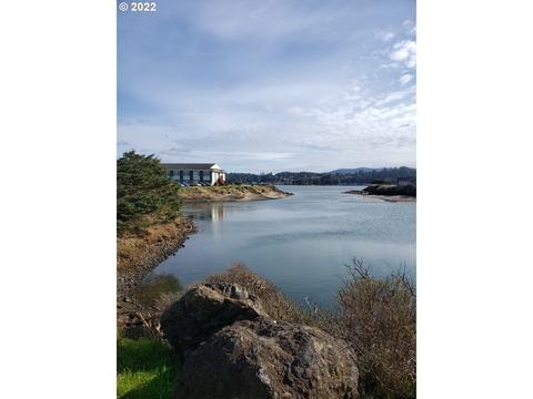 2010 NW Renz Ct, Waldport, OR 97394