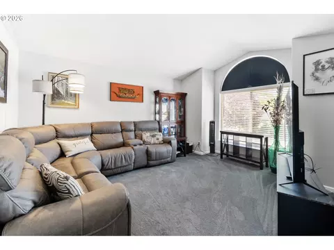 Living - 245 Taurus St, Molalla, OR 97038 photo 1 of 2