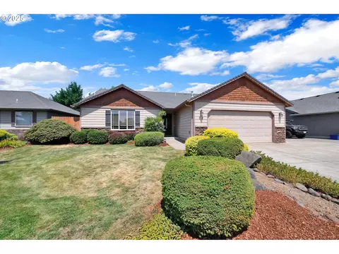 32 Sandalwood Loop, Creswell, OR 97426