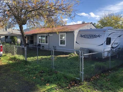 323 E Fourth Ave, Riddle, OR 97469 photo 1