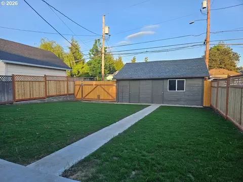 Exterior - 340 17th Ave, Longview, WA 98632 photo 2 of 9
