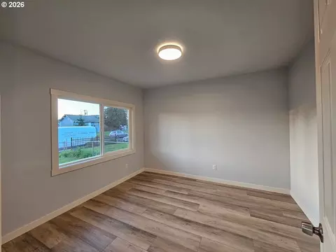 Bedroom - 340 17th Ave, Longview, WA 98632 photo 2 of 2