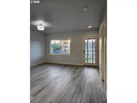Living - 340 17th Ave, Longview, WA 98632 photo 3 of 4