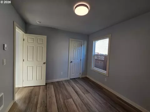 Bedroom - 340 17th Ave, Longview, WA 98632 photo 1 of 2