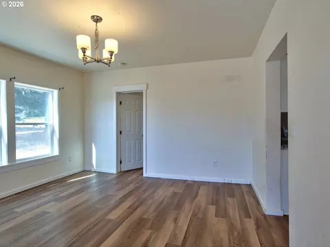 Living - 329 SW Main St, Willamina, OR 97396 photo 5 of 8