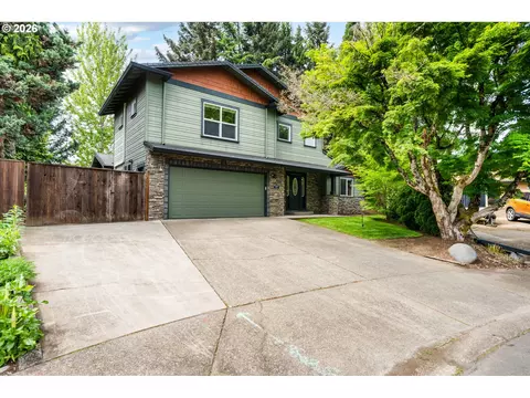 2266 Ironwood St, Eugene, OR 97401