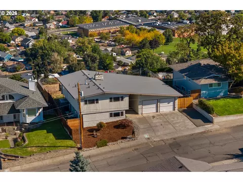 View/Area - 907 E 18th St, The Dalles, OR 97058 photo 10 of 13
