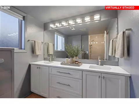 Bath - 907 E 18th St, The Dalles, OR 97058 photo 2 of 4