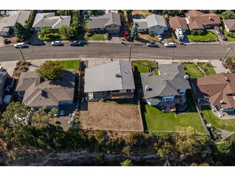 View/Area - 907 E 18th St, The Dalles, OR 97058 photo 13 of 13