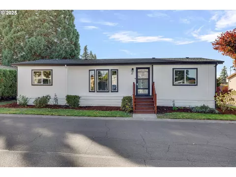835 SE 1st Ave #17, Canby, OR 97013