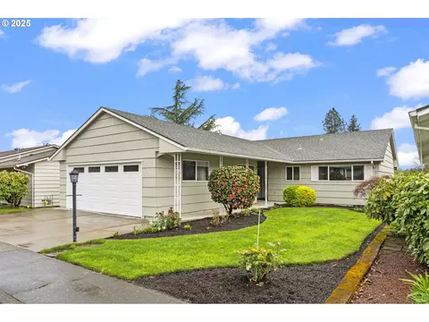 15750 SW Queen Victoria Pl, King City, OR 97224