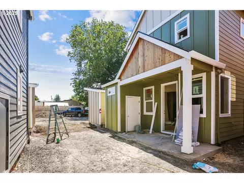 9552 SW 91st Ave #1, Portland, OR 97223