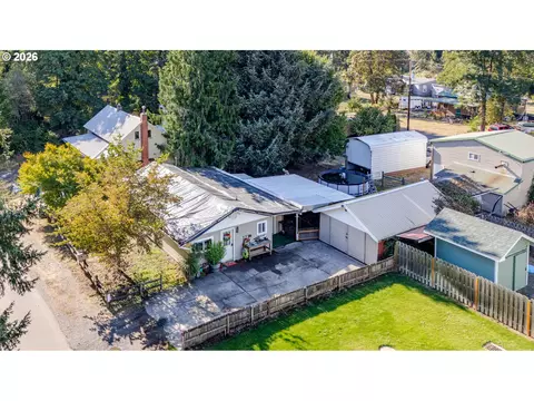 739 NW River Rd, Mill City, OR 97360