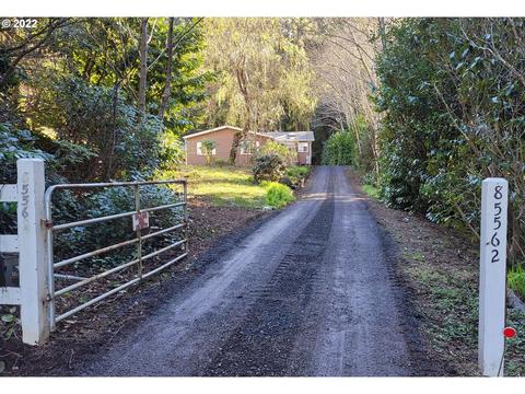 85562 Pine St, Florence, OR 97439 photo 1