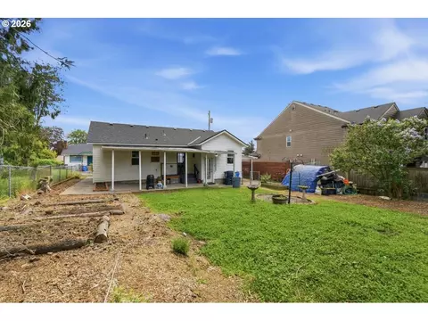 Exterior - 731 NW Hill St, Camas, WA 98607 photo 7 of 10