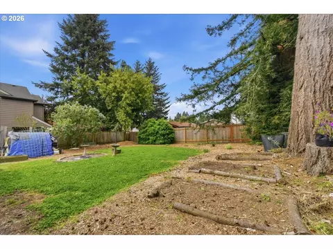 Exterior - 731 NW Hill St, Camas, WA 98607 photo 9 of 10