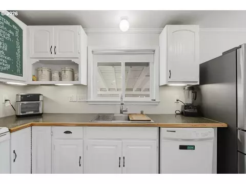 Kitchen - 731 NW Hill St, Camas, WA 98607 photo 3 of 3