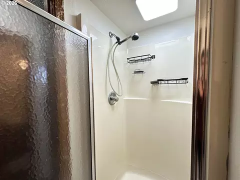 Bath - 36350 Dubarko Rd, Sandy, OR 97055 photo 3 of 3