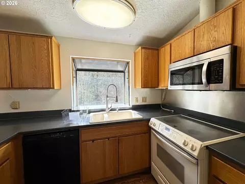 Kitchen - 36350 Dubarko Rd, Sandy, OR 97055 photo 1 of 1